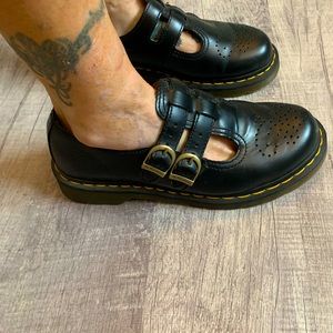 Adorable pair of Dr Marten Mary Jane shoes sz 8